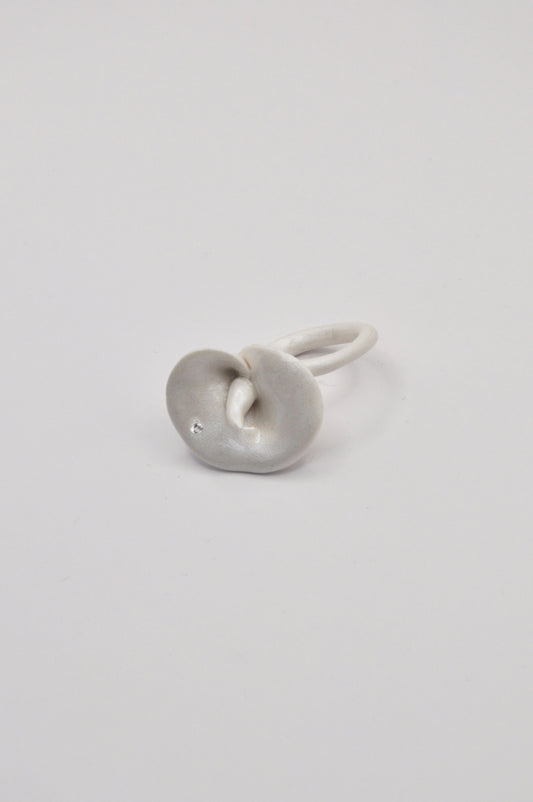 Single Sparkle Mini Calla Ring